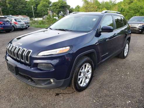 2015 Jeep Cherokee Latitude 4WD Nice SUV for sale in Leicester, MA