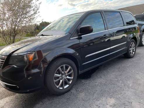 2015 Chrysler town and country for sale in Ontario Center, NY