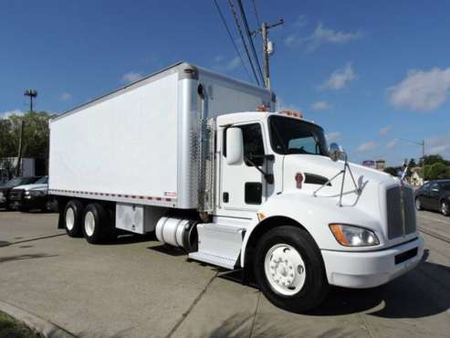 2011 KENWORTH T370 24 FOOT BOX TRUCK with for sale in Grand Prairie, TX
