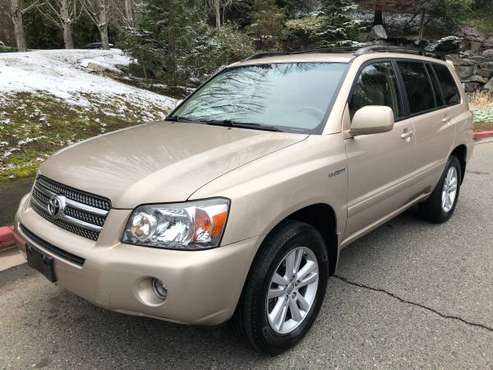2006 Toyota Highlander Hybrid - Low Miles, Third Row, Clean title for sale in Kirkland, WA