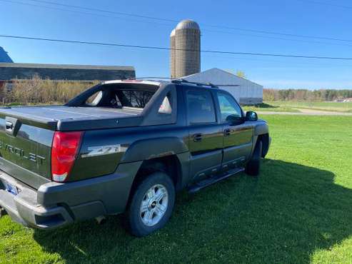 2005 Chevy Avalanche - - by dealer - vehicle for sale in Fremont, MI