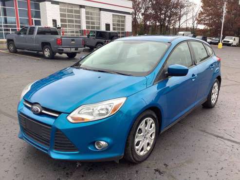 Dependable! 2012 Ford Focus SE! Clean Carfax! - cars & trucks - by... for sale in Ortonville, OH