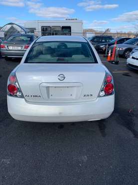 2005 Nissan Altima - cars & trucks - by owner - vehicle automotive... for sale in Worcester, MA