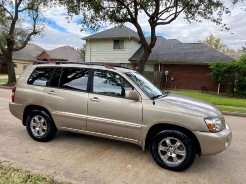 2006 Toyota Highlander (Great Condition) 1 Owner - cars & trucks -... for sale in Sugar Land, TX