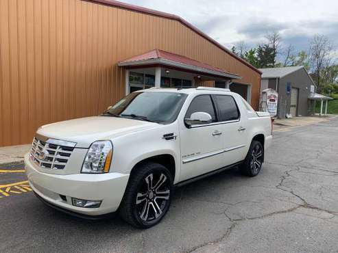 2013 Cadillac Escalade EXT Premium - - by dealer for sale in Mount Washington, KY