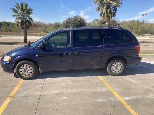 2005 Chrysler town country - cars & trucks - by dealer - vehicle... for sale in Austin, TX