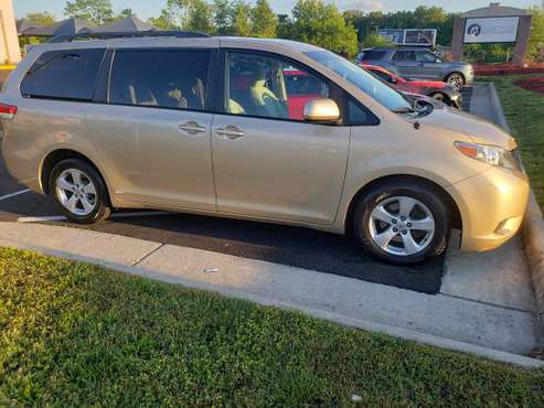 Toyota Sienna LE 2012 Gold 8 seat for sale in Woodbridge, District Of Columbia