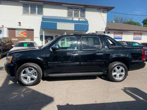 ★★★ 2013 Chevrolet Avalanche 4x4 / Black Diamond! ★★★ - cars &... for sale in Grand Forks, ND