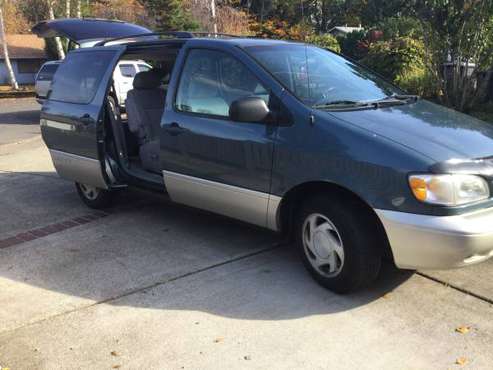 2000 Toyota Sienna XLE for sale in Portland, OR