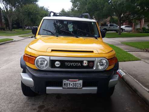 2009 Fj CRUISER 4x4 - cars & trucks - by owner - vehicle automotive... for sale in Richmond, TX