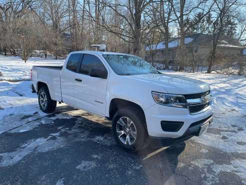 2015 Chevy Colorado extra cab 4 x 4 for sale in Rockford, IL