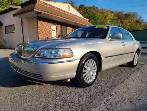 2003 Lincoln Town Car Executive L ONLY 101K WARRANTY AVAILABLE -... for sale in HARRISBURG, PA