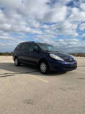2006 Toyota Sienna RUNNING LIKE NEW! Clean title! - cars & trucks -... for sale in milwaukee, WI