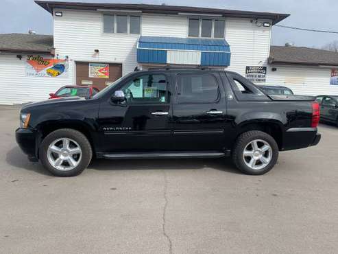 2013 Chevrolet Avalanche 4x4/Black Diamond! - cars & for sale in Grand Forks, ND