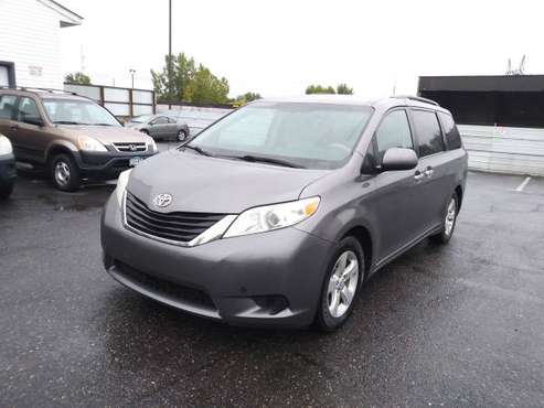 2011 TOYOTA SIENNA XLE for sale in Saint Paul, MN