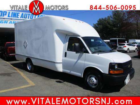 2010 Chevrolet Express Commercial Cutaway 3500 14 FOOT BOX TRUCK for sale in south amboy, IL