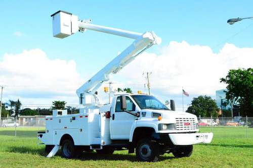2009 GMC C5500 ALTEC BUCKET TRUCK 4X4 42FT - - by for sale in KY