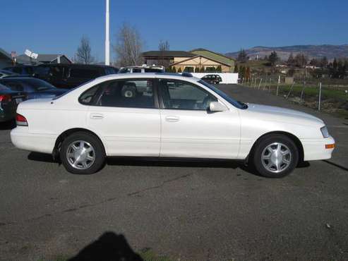 1996 TOYOTA AVALON XLS 4 DOOR - cars & trucks - by dealer - vehicle... for sale in Ashland, OR