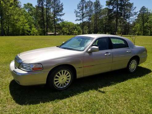 2003 Lincoln Town Car for sale in Leesville, LA