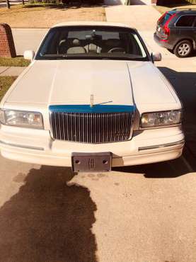 1997 Lincoln town car - cars & trucks - by owner - vehicle... for sale in Arlington, TX