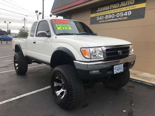 1998 LIFTED TOYOTA TACOMA X-CAB 4X4 LIMITED RARE 5 SPEED LOW MILES.... for sale in Medford, OR