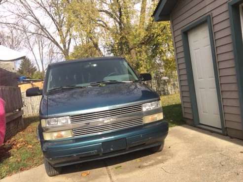 Chevy Astro Van 1995 - cars & trucks - by owner - vehicle automotive... for sale in Owosso, MI