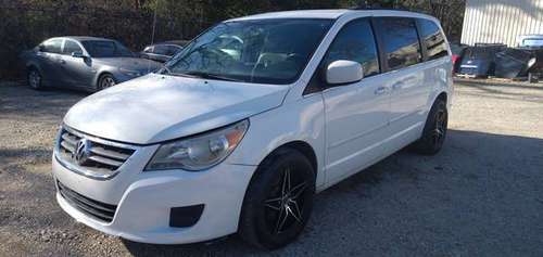 2011 VOLKSWAGEN ROUTAN IN GREAT CONDITION! - - by for sale in Dallas, TX