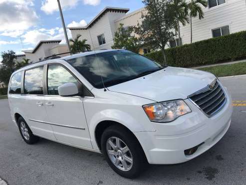 2010 Chrysler Town Country Touring for sale in Hollywood, FL
