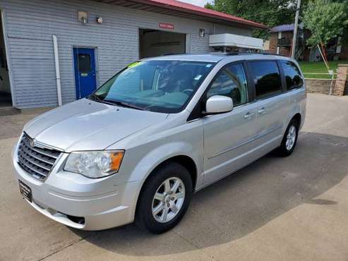 2010 CHRYSLER TOWN & COUNTRY TOURING *Save Thousands* Financing... for sale in Traer, IA