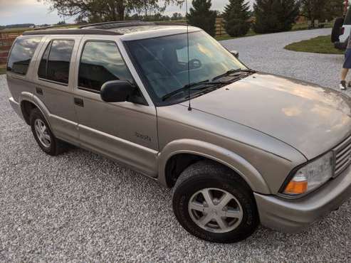 1999 Oldsmobile bravada 4 wheel drive 103000 actual miles. Leather for sale in Shelbyville, IN