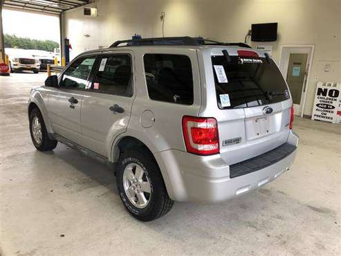 2009 FORD ESCAPE XLT - cars & trucks - by dealer - vehicle... for sale in Medford, NY