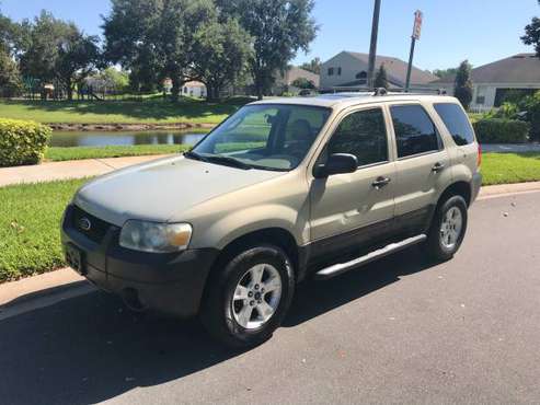 2005 FORD ESCAPE XLT 67 THOUSAND MILES LEATHER SUNROOF - cars & for sale in Kissimmee, FL