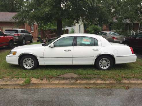 1998 Lincoln Town Car Signature Series for sale in Jacksonville, NC