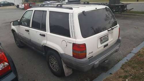 Grand Cherokee Laredo 4x4 - cars & trucks - by owner - vehicle... for sale in Greenbelt, District Of Columbia