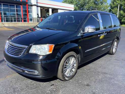 Loaded! 2014 Chrysler Town & Country Touring L! Clean Carfax! - cars... for sale in Ortonville, OH