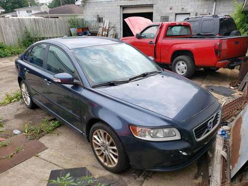 2011 Volvo s40 t5 NEEDS WORK only 81k for sale in posen, IL