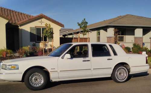 97 Lincoln Town Car BEAUTIFUL Must See - cars & trucks - by owner -... for sale in Sacramento , CA