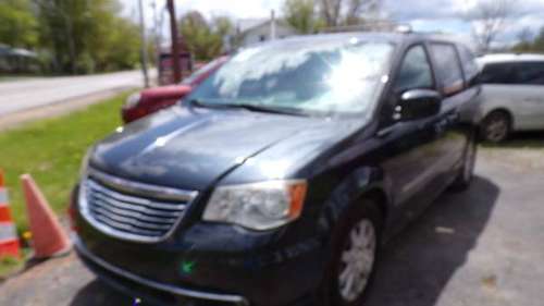 2014 Chrysler Town & Country Loaded Leather Seating DVD Player for sale in Romulus, NY