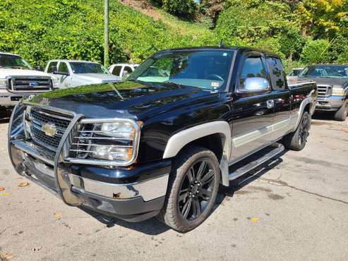 2006 CHEVY SILVERADO 1500 4X4 NEW TRANSMISSION - cars & trucks - by... for sale in Knoxville, TN