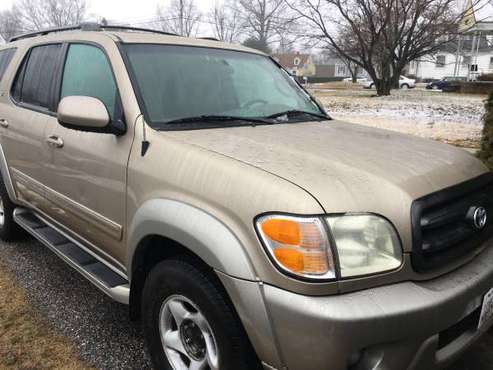 2001 Toyota Sequoia,122k miles,drives good,4x4,sunroof,3rd row seat,cd for sale in Nottingham, VA