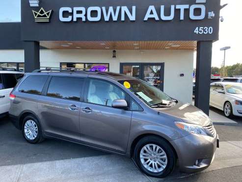 2011 Toyota Sienna XLE 3rd Row Excellent Condition Clean Carfax/Title for sale in Englewood, CO