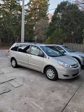 2008 Toyota Sienna LE - FWD - cars & trucks - by owner - vehicle... for sale in URBANA, IL