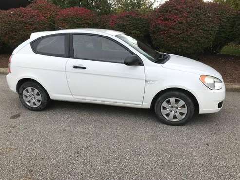 2010 HYUNDAI ACCENT 5 SPEED NEW TIRES - cars & trucks - by owner -... for sale in Brook Park, OH