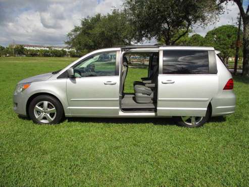 2009 VW Routan SEL Mini Van 40K Low Miles 1-Owner Clean Title DVD Cam for sale in Fort Lauderdale, FL