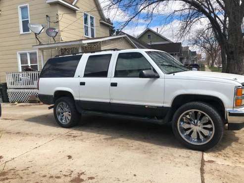 1996 chevy suburban for sale in Waterloo, IA