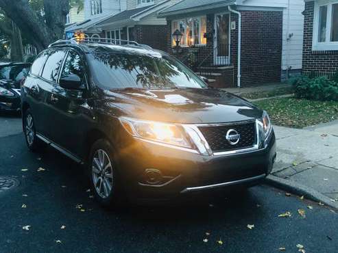 Nissan Pathfinder AWD 4X4 only 75K miles 2015 - cars & trucks - by... for sale in Brooklyn, NY