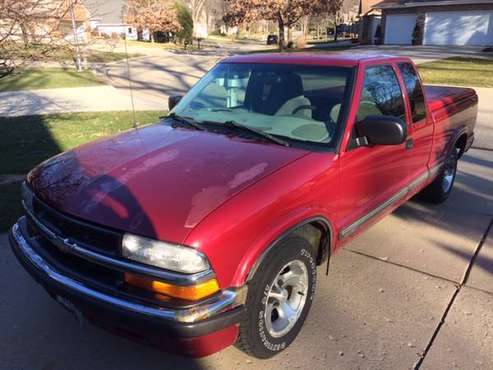 2001 Chevy S10 pickup - cars & trucks - by owner - vehicle... for sale in Janesville, WI