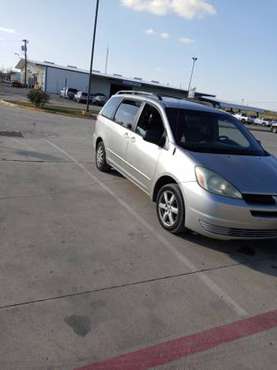 2004 Toyota minivan Ice Cold Air 140000 original miles$1850 - cars &... for sale in Mineral Wells, TX