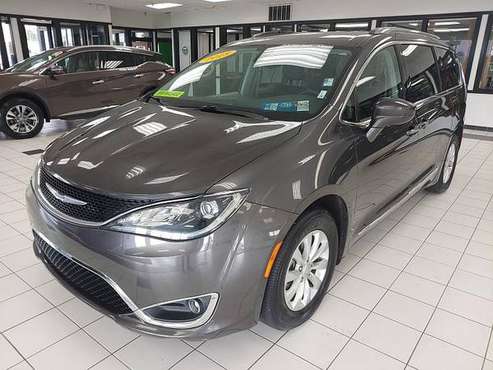 2018 Chrysler Pacifica 4d Wagon Touring L - cars & trucks - by... for sale in Louisville, KY