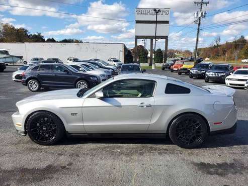 2010 FORD MUSTANG GT--FASTBACK--MANUAL--71K MILES--SILVER - cars &... for sale in Lenoir, TN